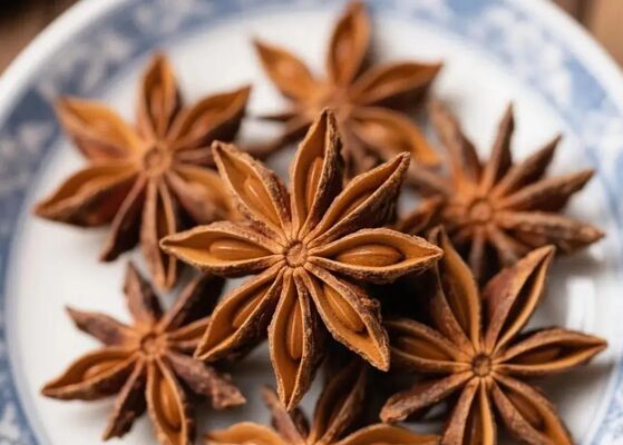 100% Pure Natural Star Anise Illicium verum Chinese Spice with Rich Aroma and Naturally Grown Intact Pods